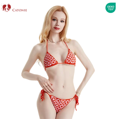 Crveni i bijeli bikini
